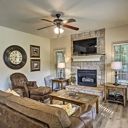 Branson West Villa With Golf Course View And Pool!